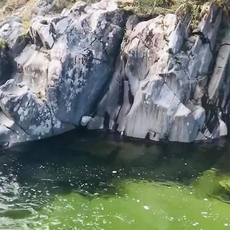 Un Ecrin De Verdure Face A La *