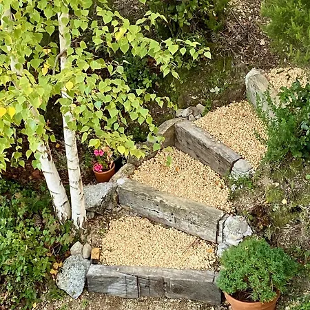 Un Ecrin De Verdure Face A La Semesterbostad