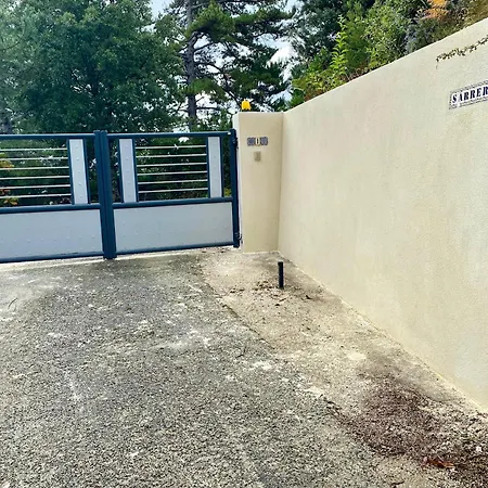 Un Ecrin De Verdure Face A La Semesterbostad